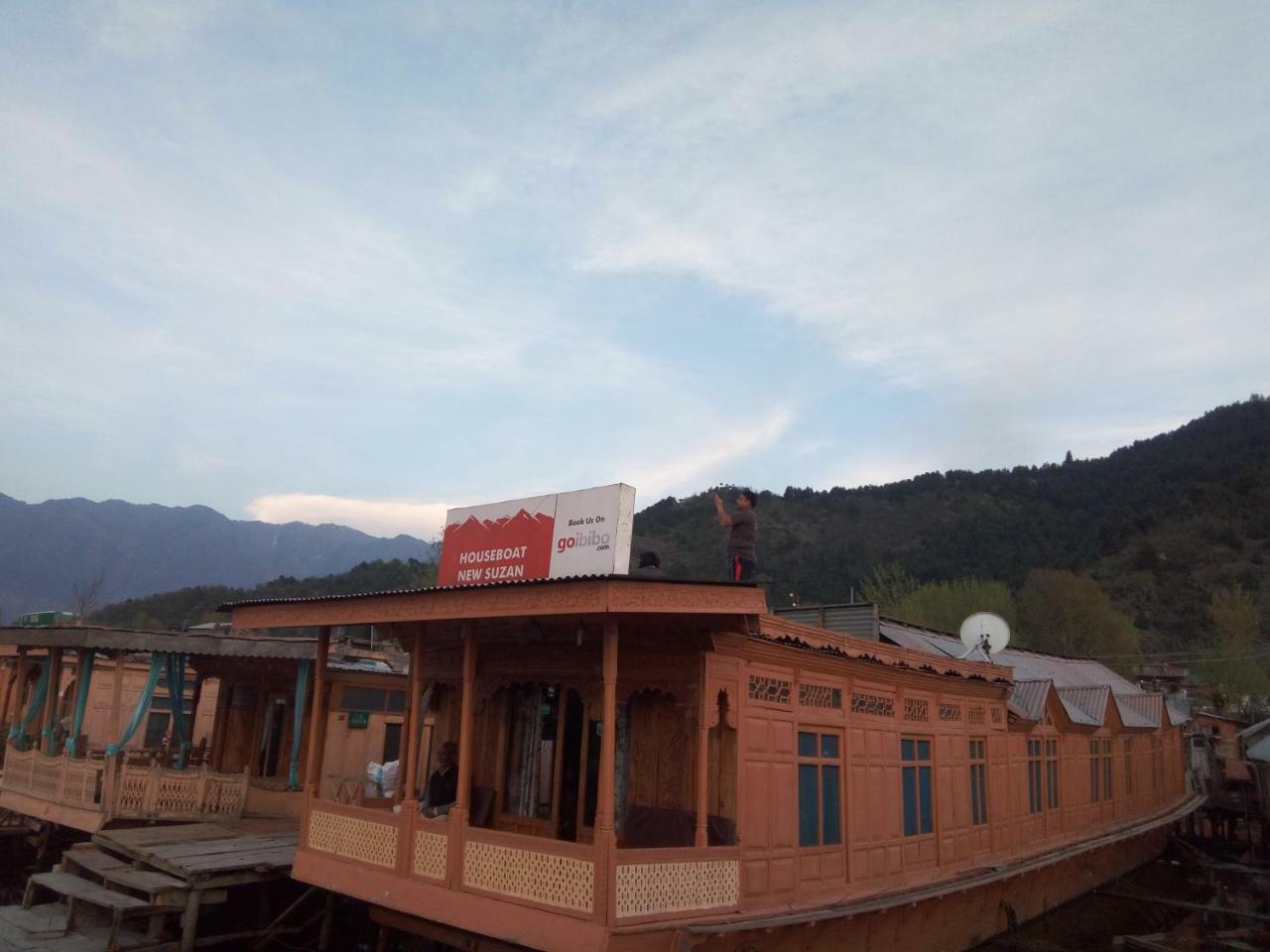 Houseboat New Suzan Hotel Srinagar  Exterior photo